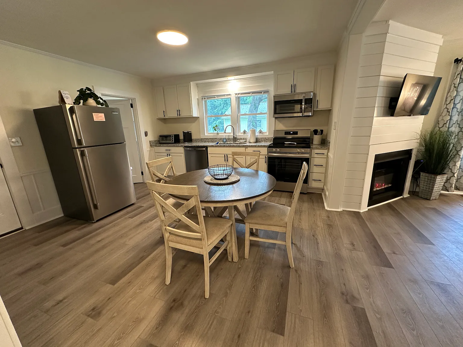 5326 Masonboro Loop Rd — Photo 2