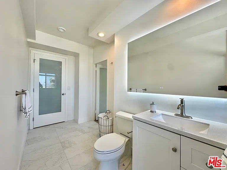 999 N Doheny Dr #904 — Photo 11