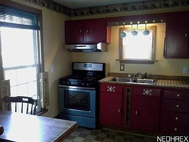 5th image of 208 Johns St