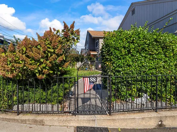 88 Dean St #1, Stamford, CT 06902