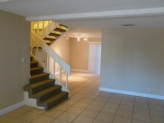 3rd image of 612 Rolling Green Dr