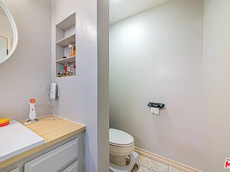 14742 Pioneer Blvd — Photo 22