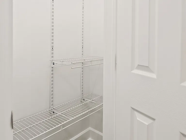 Palisades Gardens Apartments — Photo 11