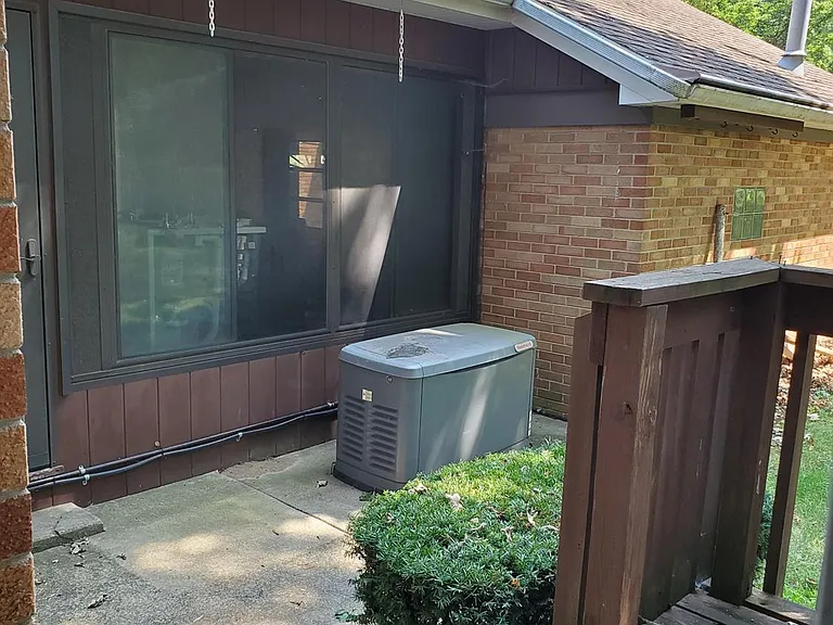 715 Williams Dr — Photo 3