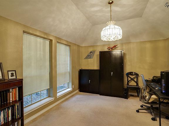 4th image of 1100 Oriole Ln