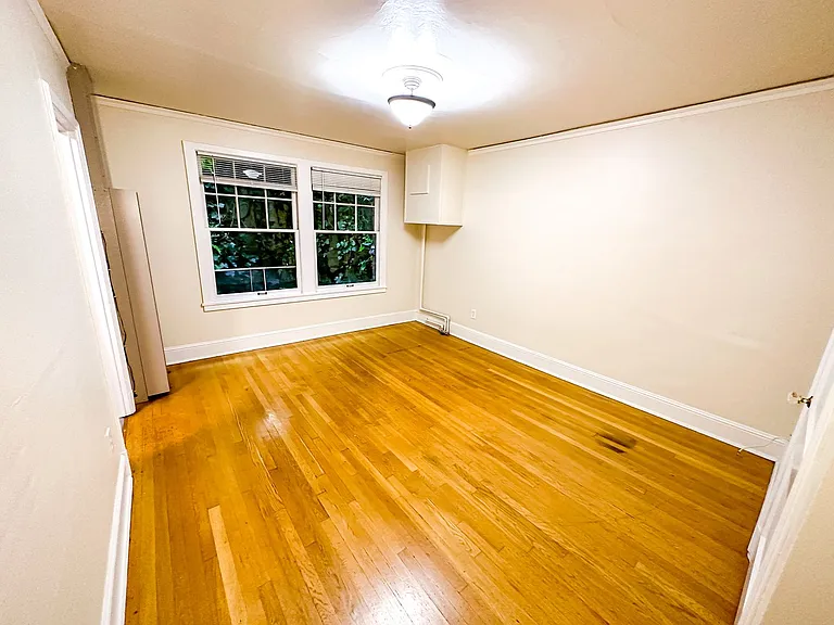 Embassy Apartments — Photo 3
