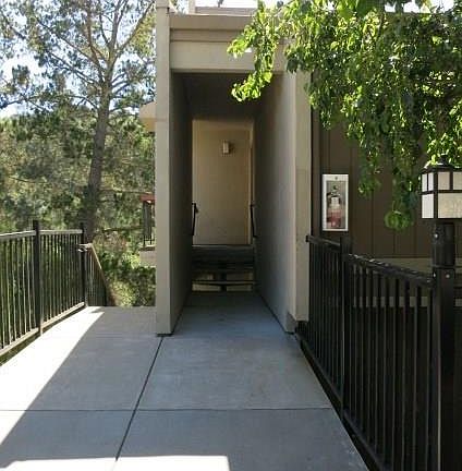 3rd image of 2067 Ascot Dr Unit 241