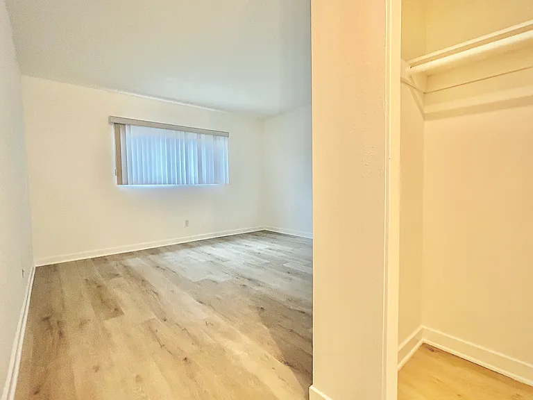 Laufer properties — Photo 12