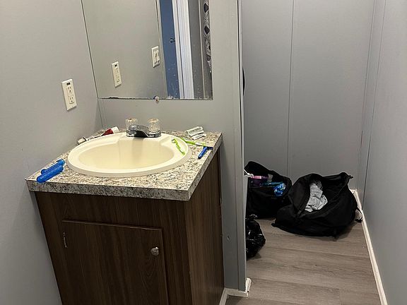 Master bath/Master closet