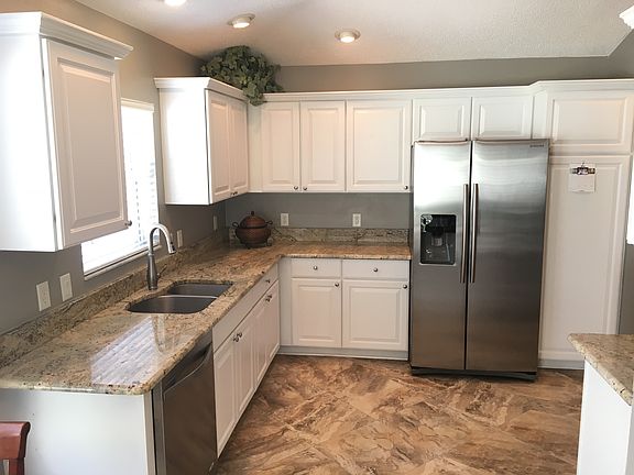 3rd image of 466 Aintree Ln