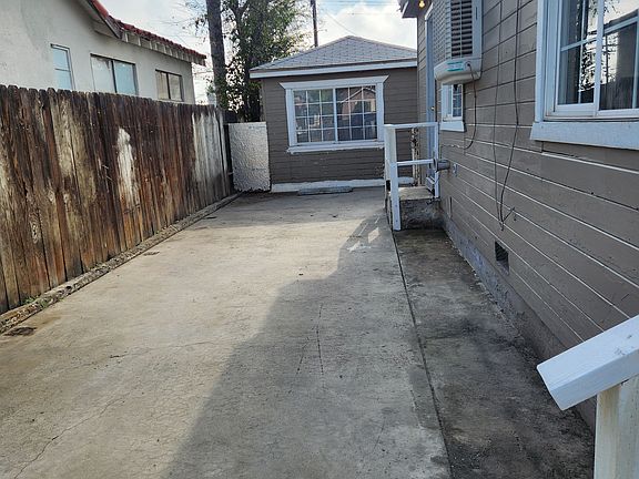 2nd image of 303 Knotts St