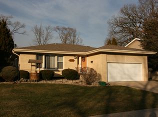 9136 W 93rd St, Hickory Hills, IL