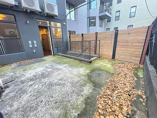 Rented by Tapiro Realty | media 22