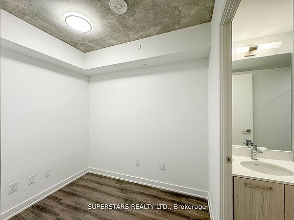 5th image of 65 Mutual St #1002
