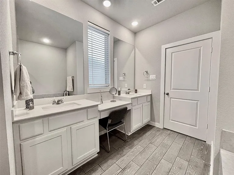 4334 Hemlock Grove Ln — Photo 32
