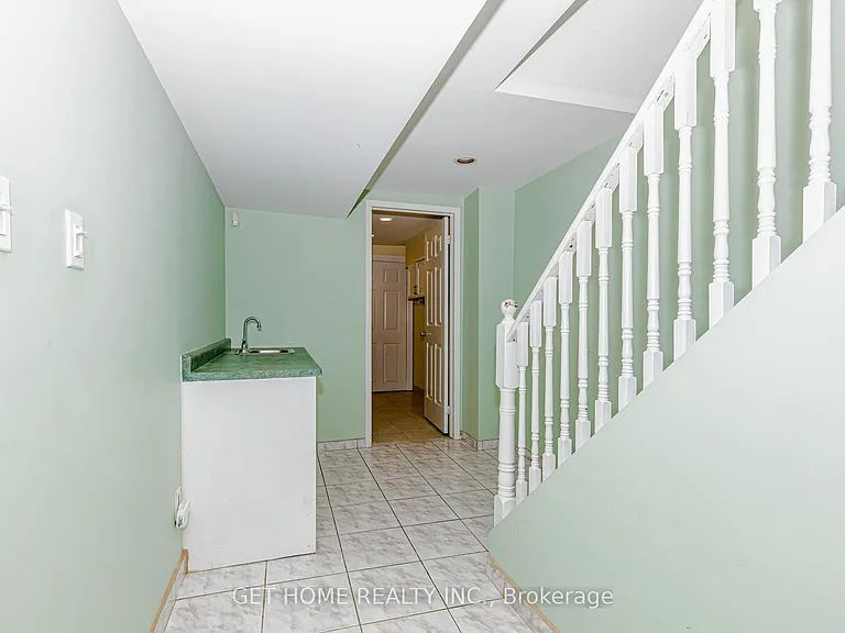 147 Foxchase Ave W — Photo 37