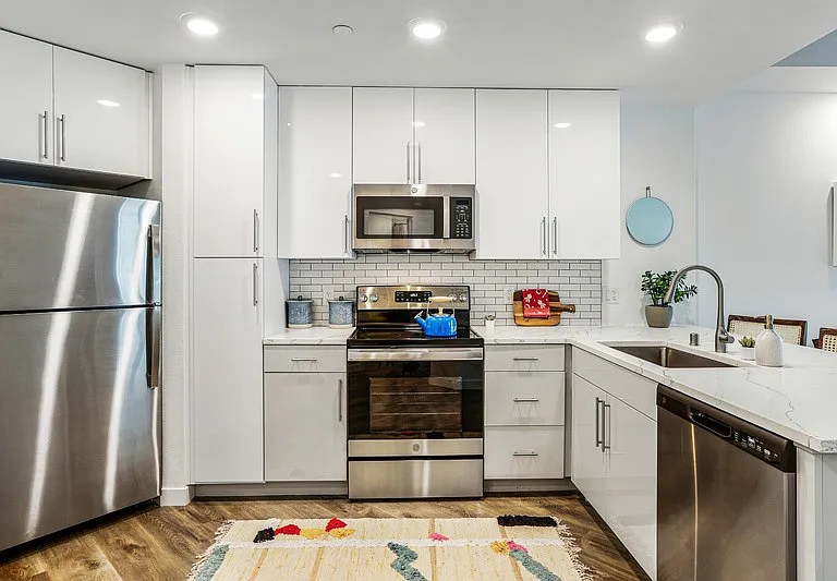 Link Apartments Four12 — Photo 6