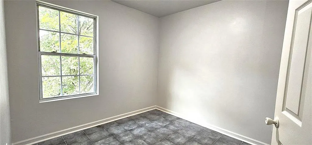 4 bed, 3.0 bath, $1,400 — Photo 4