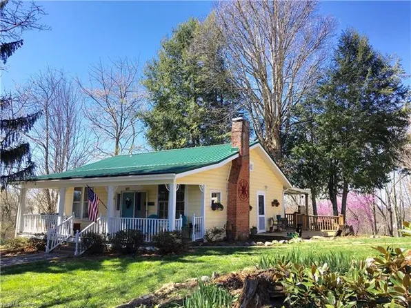 651 N Main St, Mars Hill, NC 28754