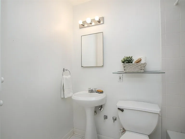 2208 Morse St #6 — Photo 17