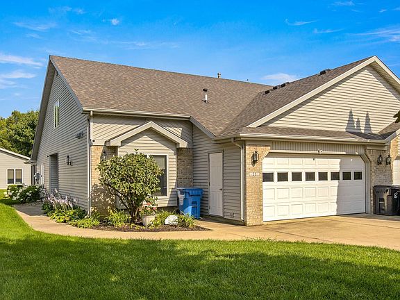 2nd image of 25 S Pinehurst Ct