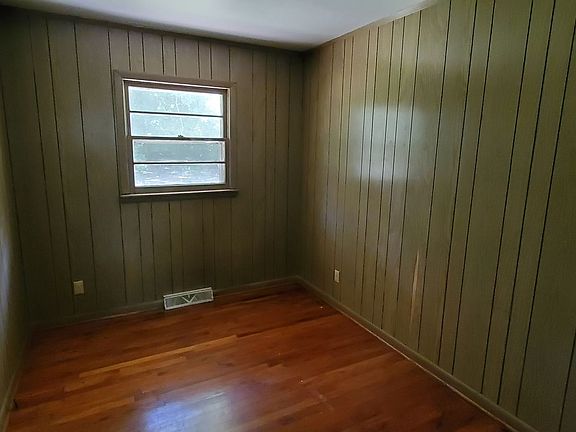 3rd image of 803 Nance Ave