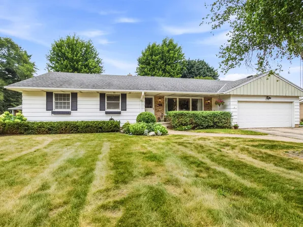 238 Woodland Ct, Lake Mills, WI 53551