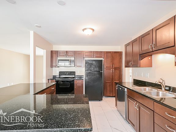 5th image of 11 Brookstone Ct