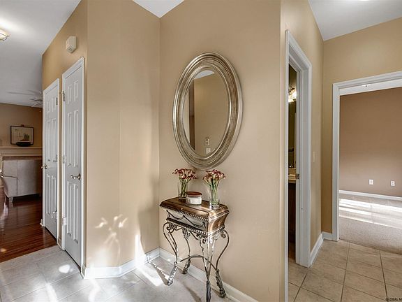 5th image of 7 Hampton Cir