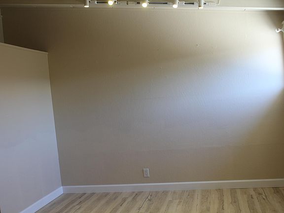 5th image of 318 Hiddenlake Dr