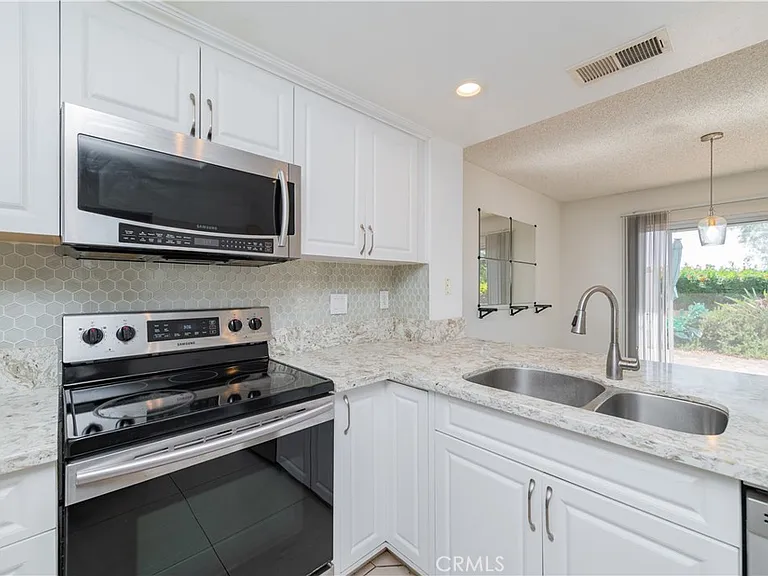 333 Stanford Ct #30 — Photo 17