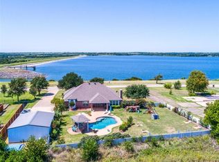 2501 Lakeshore Dr, Cleburne, TX 76033