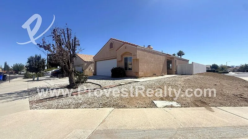 3 bed, 2.0 bath, 1137 sqft, $2,100 — Photo 3