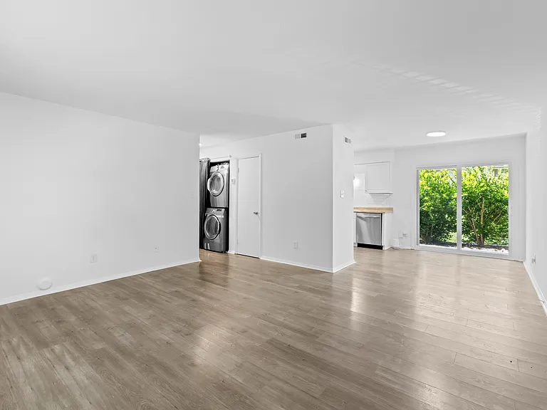 1208 Manassas Ct — Photo 6