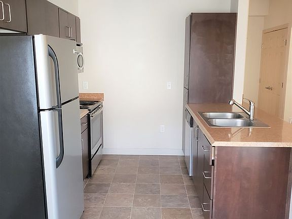 3rd image of 1001 W Broadway Ave #B204