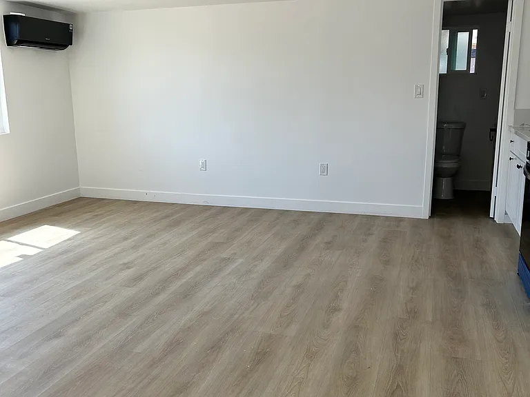 1128 Webster St #2 — Photo 6