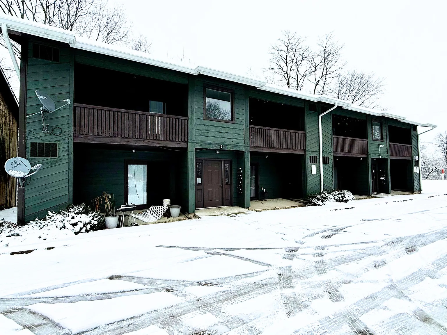 River Edge Apartments — Photo 1