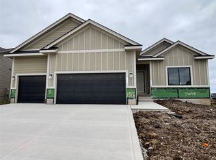 1815 Silver Maple Dr, Norwalk, IA 50211