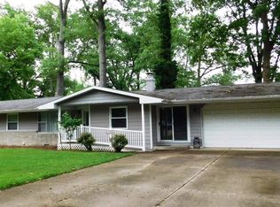 300 Oak Tree Ave, Salem, IL 62881