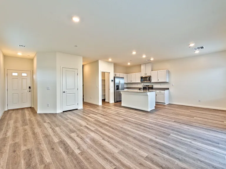 4706 Turquoise Ave — Photo 2