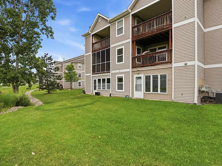1335 Millbrook Trl — Photo 4