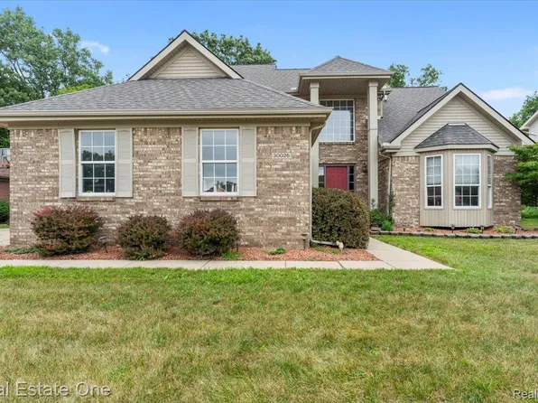 30026 Huron Meadows Dr, Rockwood, MI 48173