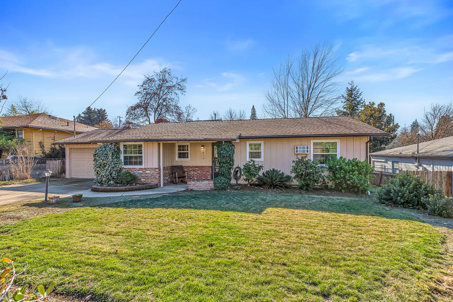 1816 Stratford Ave photo 1