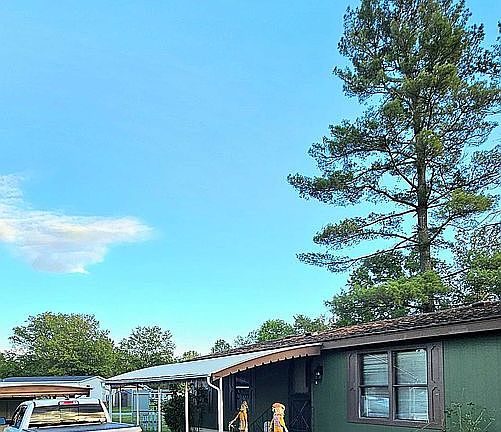 3rd image of 5 Hawthorn Dr