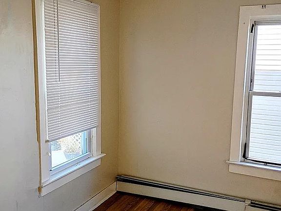 5th image of 28 Grant St #0
