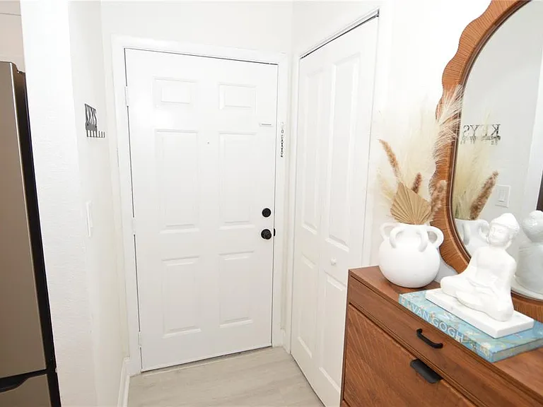 8714 Mallard Reserve Dr #201 — Photo 3