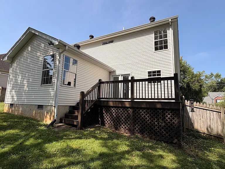 2552 Edinburgh St — Photo 22