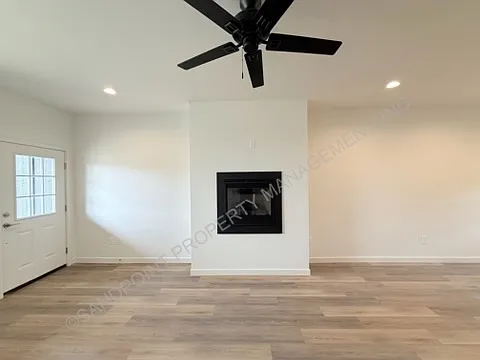 609 W 2nd Ave — Photo 12
