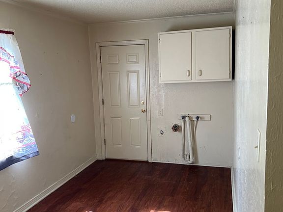 4th image of 2747 Rosemont St