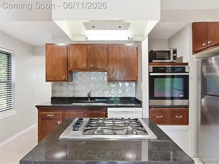 404 La Plaza Ct — Photo 8